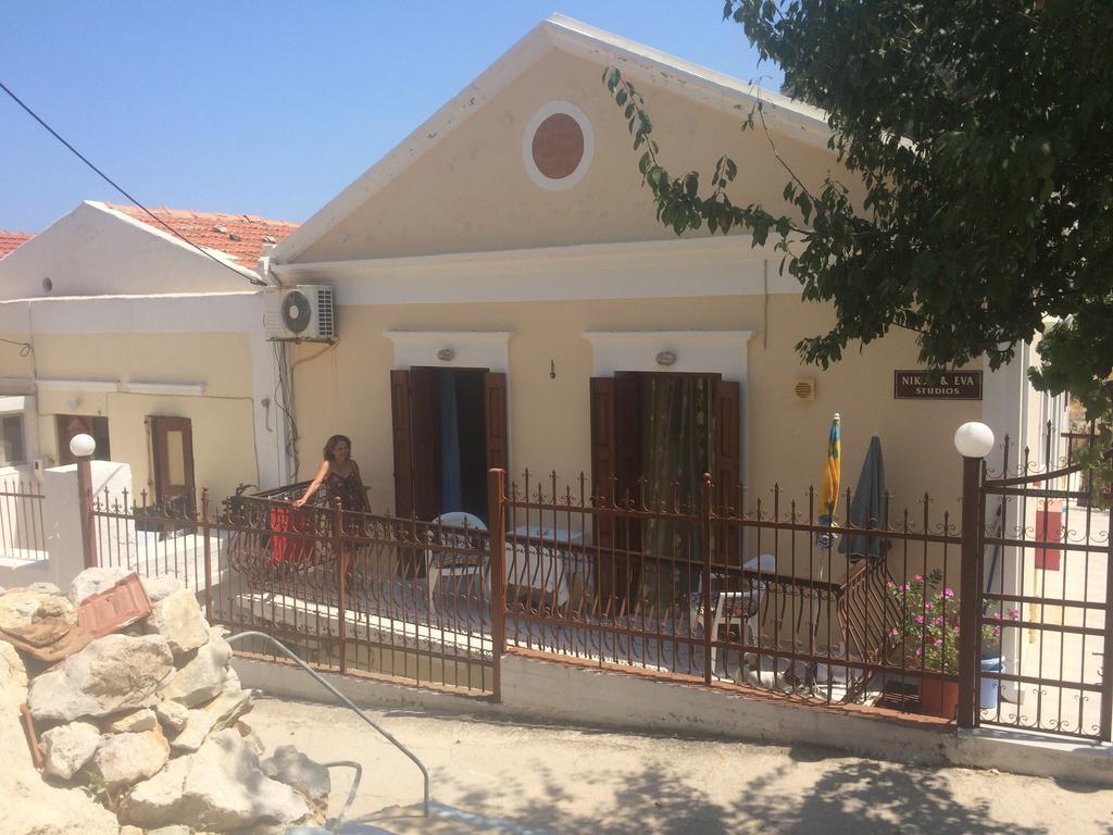 Nikos And Eva Studios Đảo Sými Ngoại thất bức ảnh